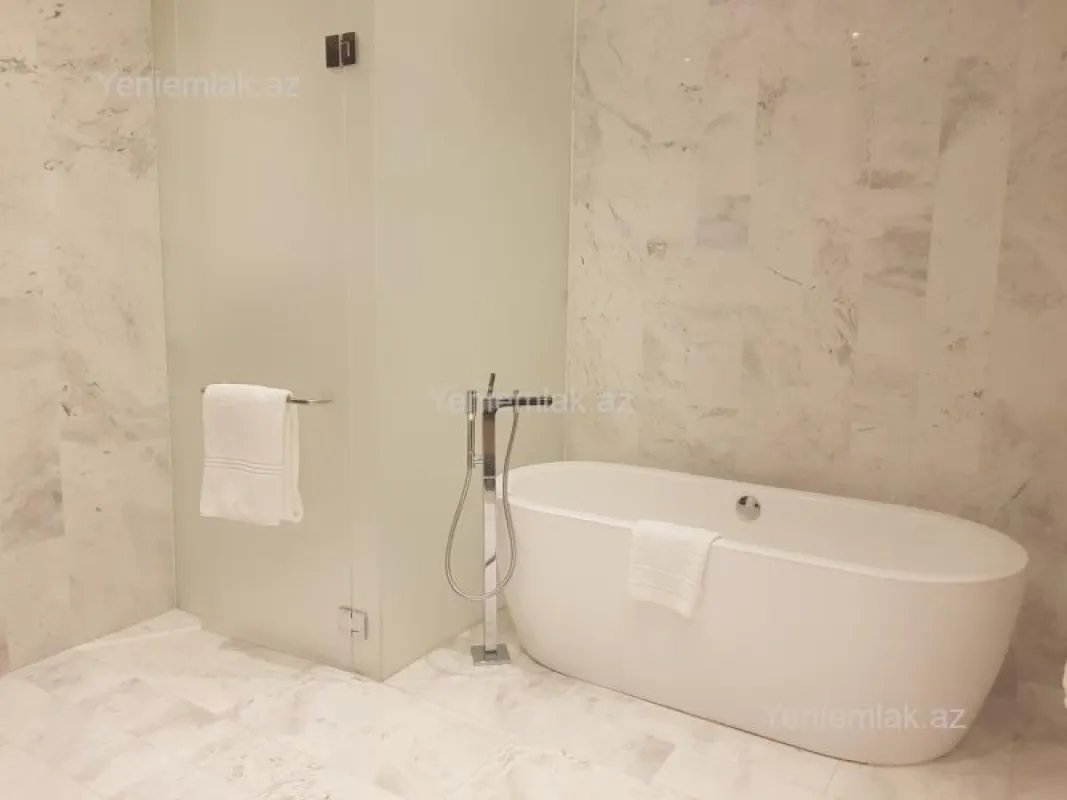 Satılır 4 otaqlı yeni tikili 227 m²