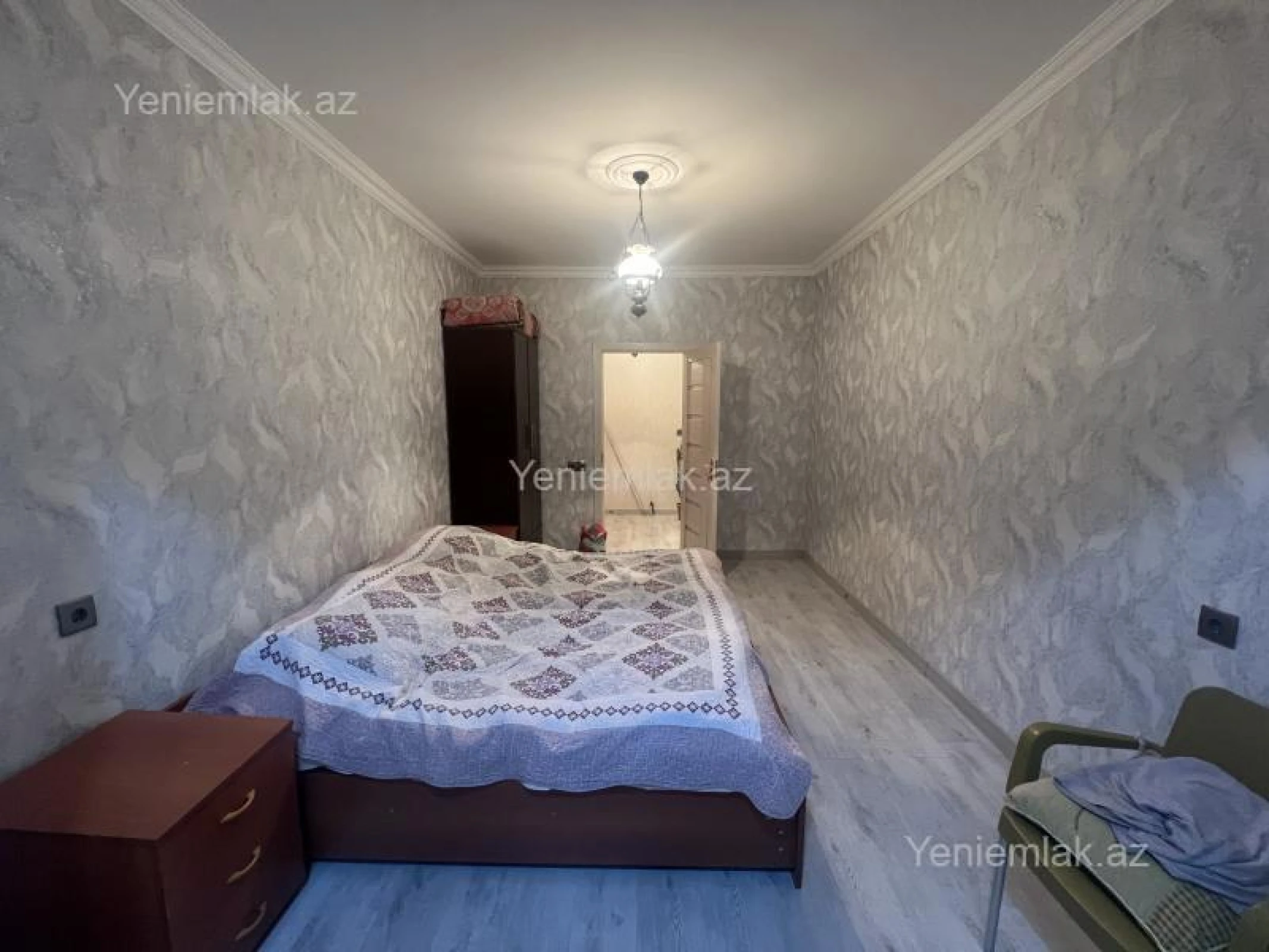 Satılır 2 otaqlı köhnə tikili 60 m²