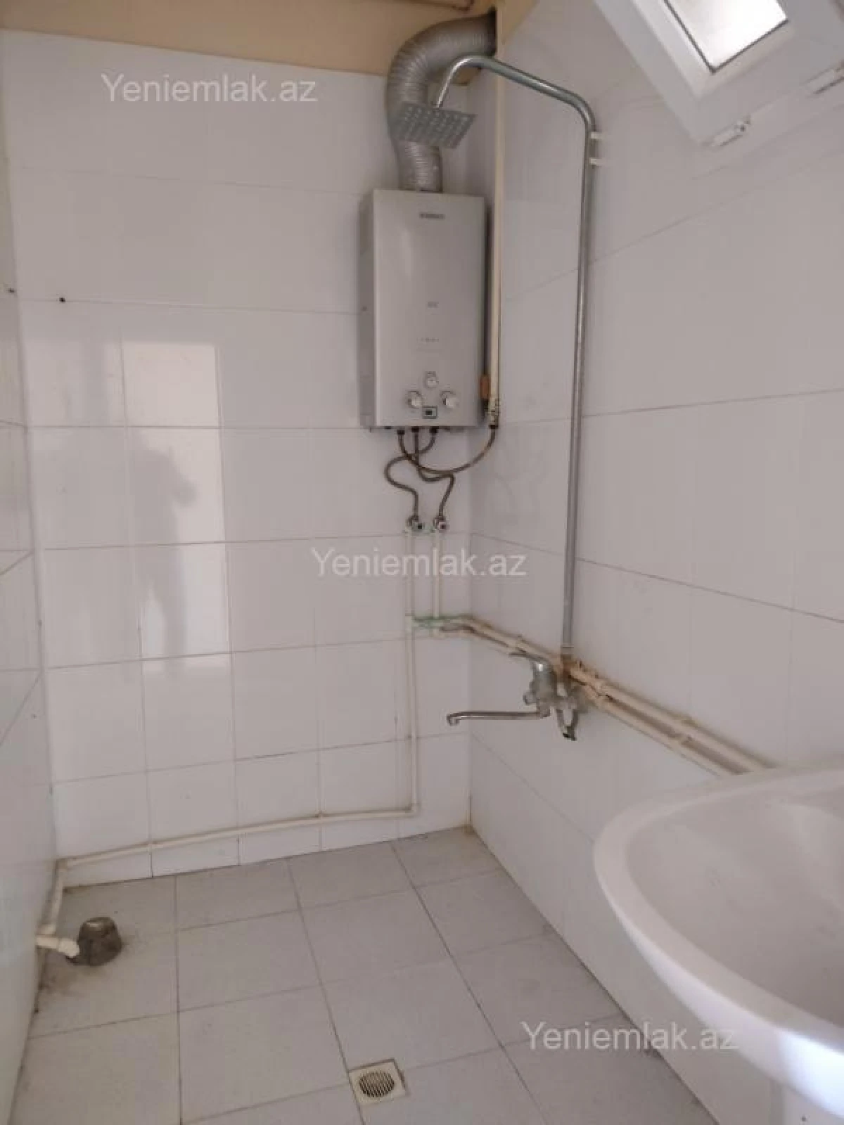 Satılır 4 otaqlı köhnə tikili 110 m²