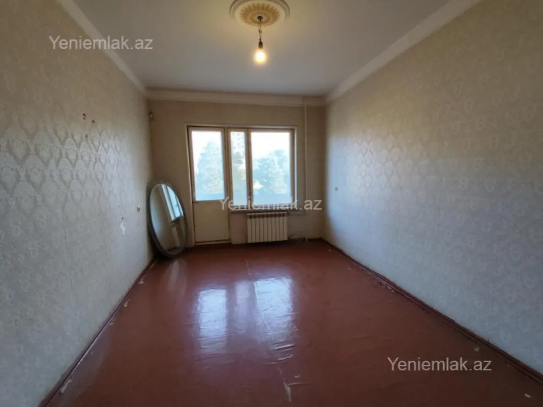 Satılır 4 otaqlı köhnə tikili 110 m²