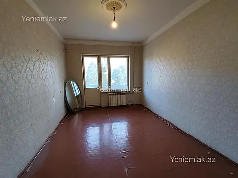 Satılır 4 otaqlı köhnə tikili 110 m²