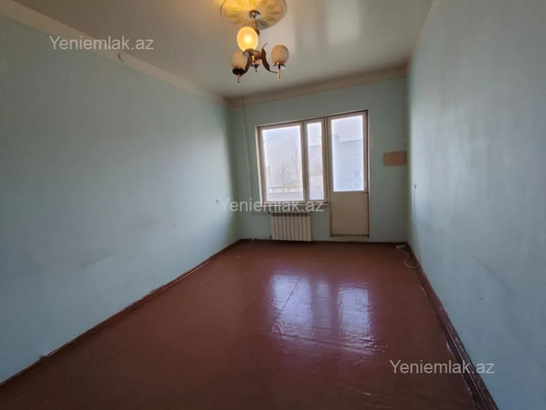 Satılır 4 otaqlı köhnə tikili 110 m²