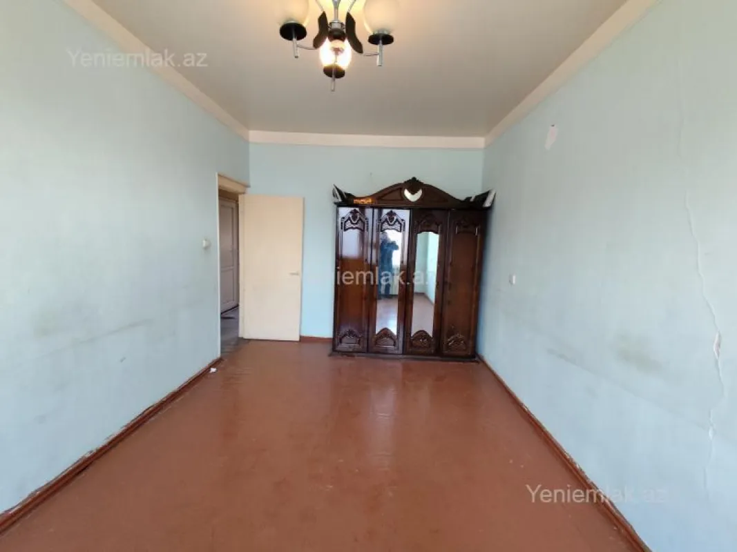 Satılır 4 otaqlı köhnə tikili 110 m²