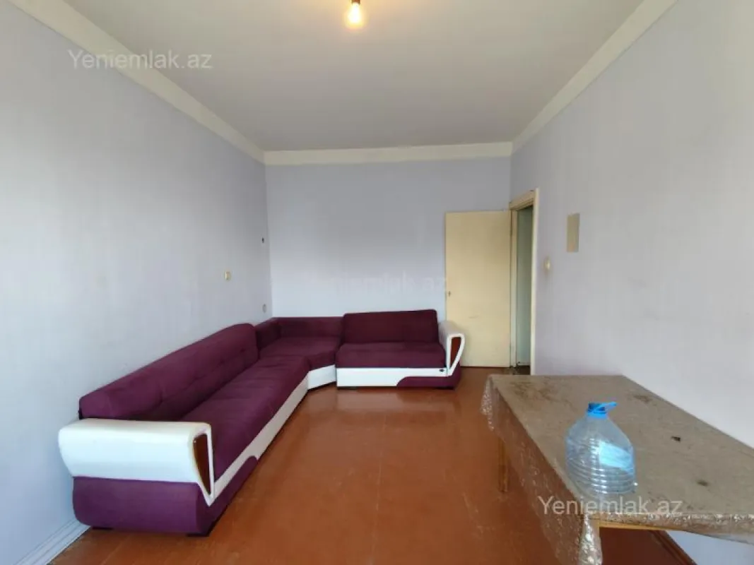 Satılır 4 otaqlı köhnə tikili 110 m²