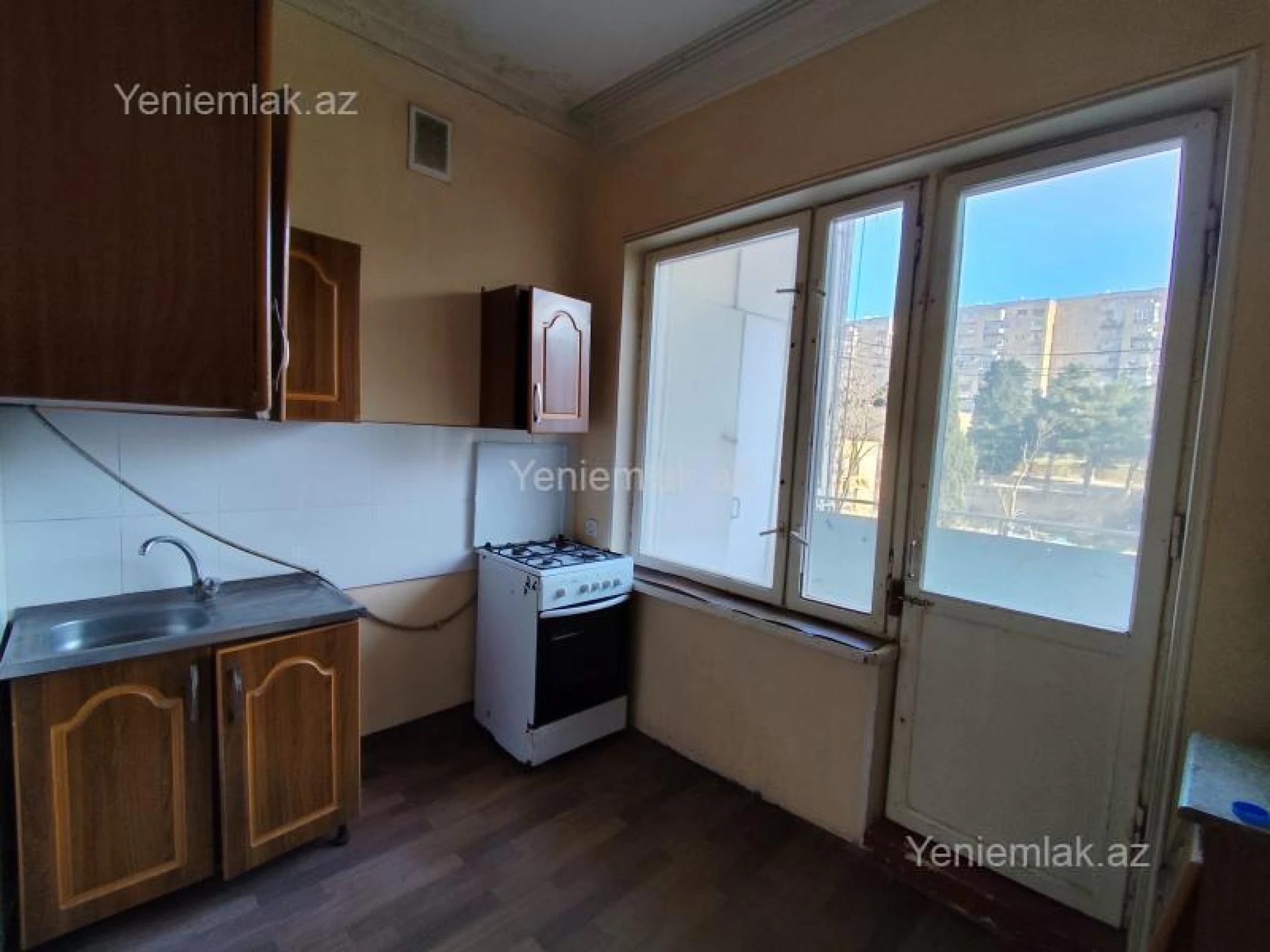 Satılır 4 otaqlı köhnə tikili 110 m²