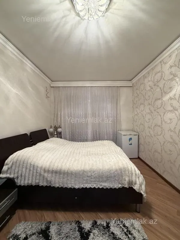 Satılır 4 otaqlı köhnə tikili 100 m²