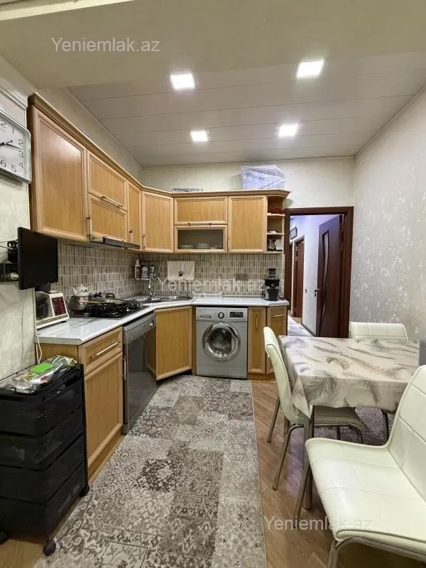 Satılır 4 otaqlı köhnə tikili 100 m²