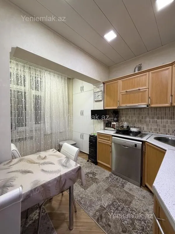 Satılır 4 otaqlı köhnə tikili 100 m²