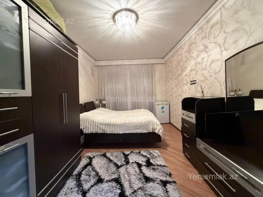 Satılır 4 otaqlı köhnə tikili 100 m²