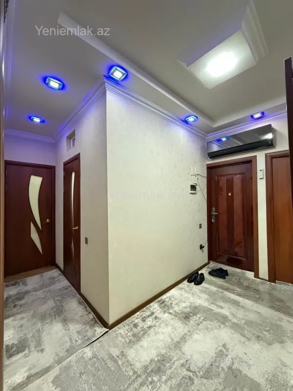 Satılır 4 otaqlı köhnə tikili 100 m²