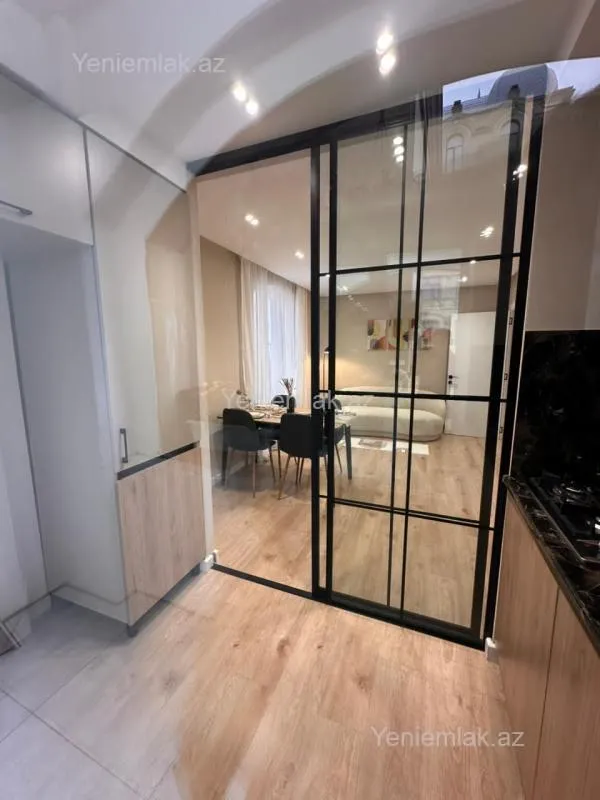 Satılır 2 otaqlı köhnə tikili 60 m²