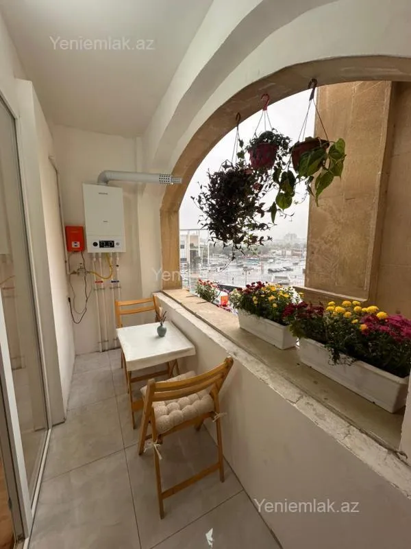 Satılır 2 otaqlı köhnə tikili 60 m²