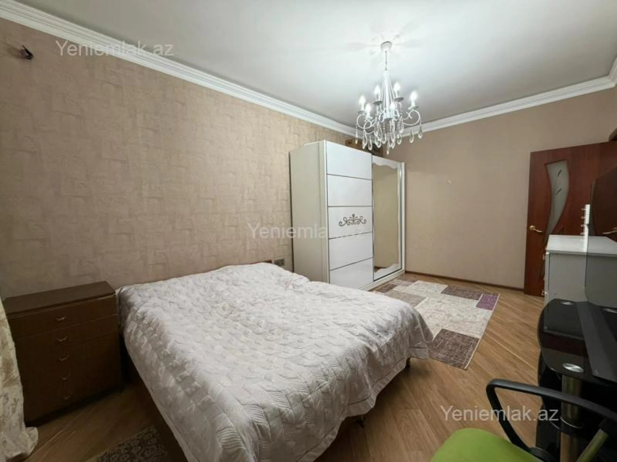 Satılır 4 otaqlı köhnə tikili 100 m²