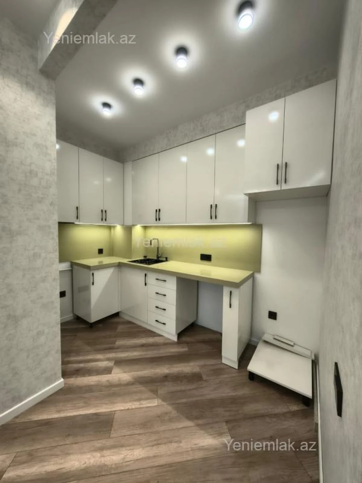 Satılır 3 otaqlı yeni tikili 145 m²