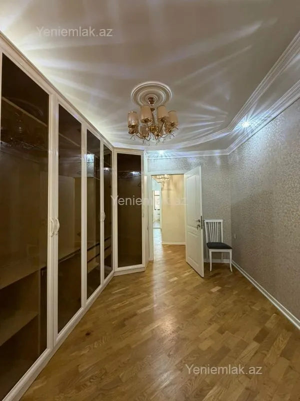 Satılır 5 otaqlı köhnə tikili 125 m²