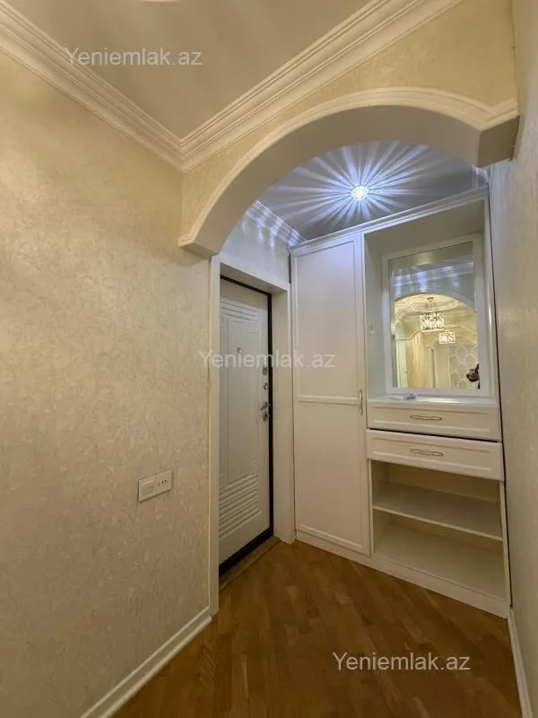 Satılır 5 otaqlı köhnə tikili 125 m²