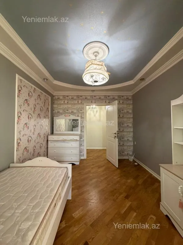 Satılır 5 otaqlı köhnə tikili 125 m²