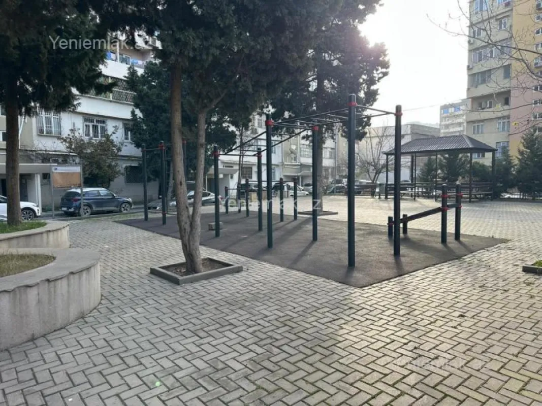 Satılır 2 otaqlı köhnə tikili 65 m²