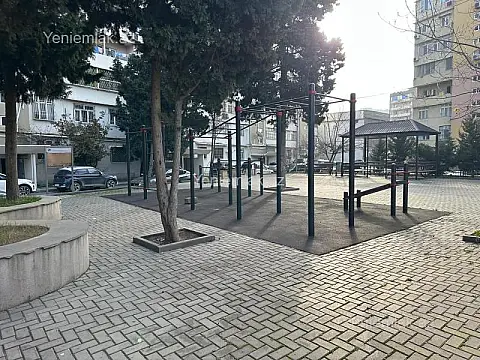 Satılır 2 otaqlı köhnə tikili 65 m²