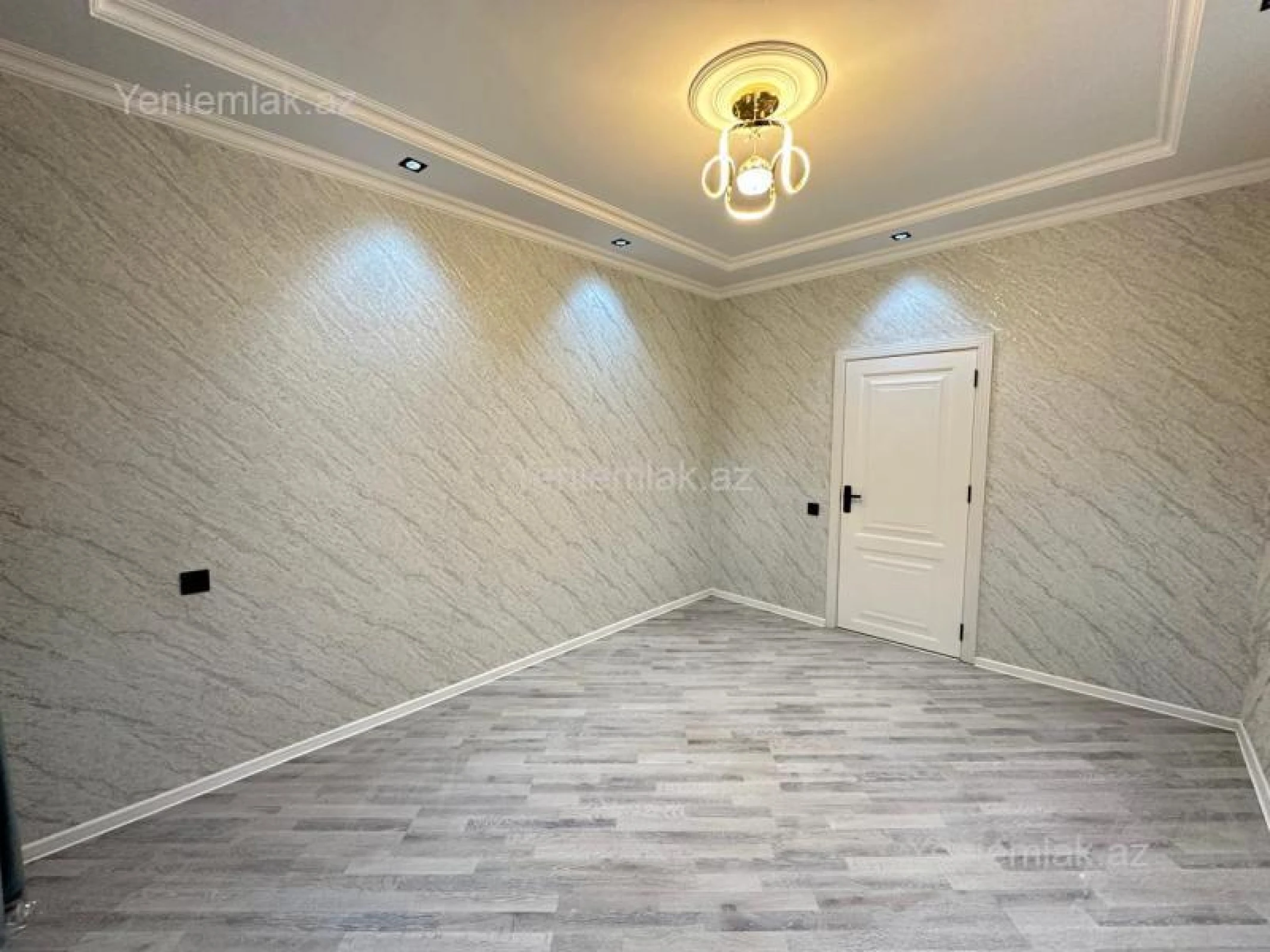 Satılır 2 otaqlı köhnə tikili 65 m²