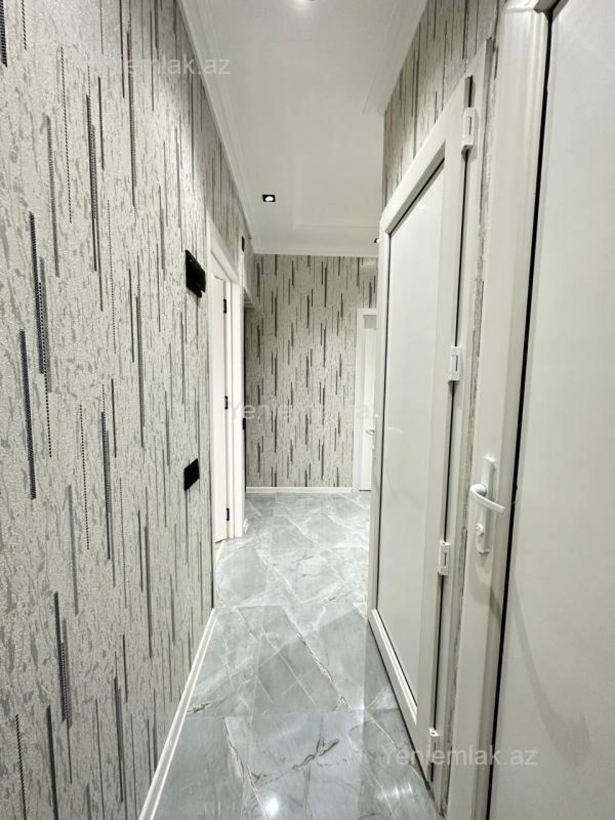 Satılır 2 otaqlı köhnə tikili 65 m²