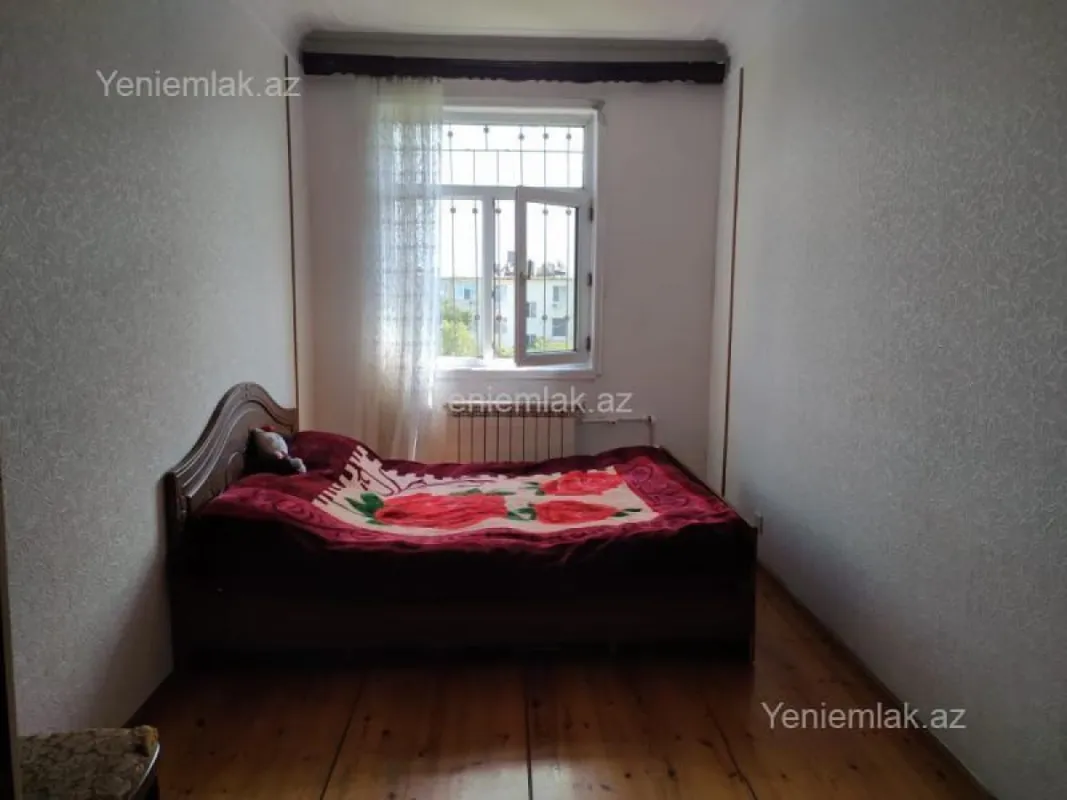 Satılır 2 otaqlı köhnə tikili 55 m²