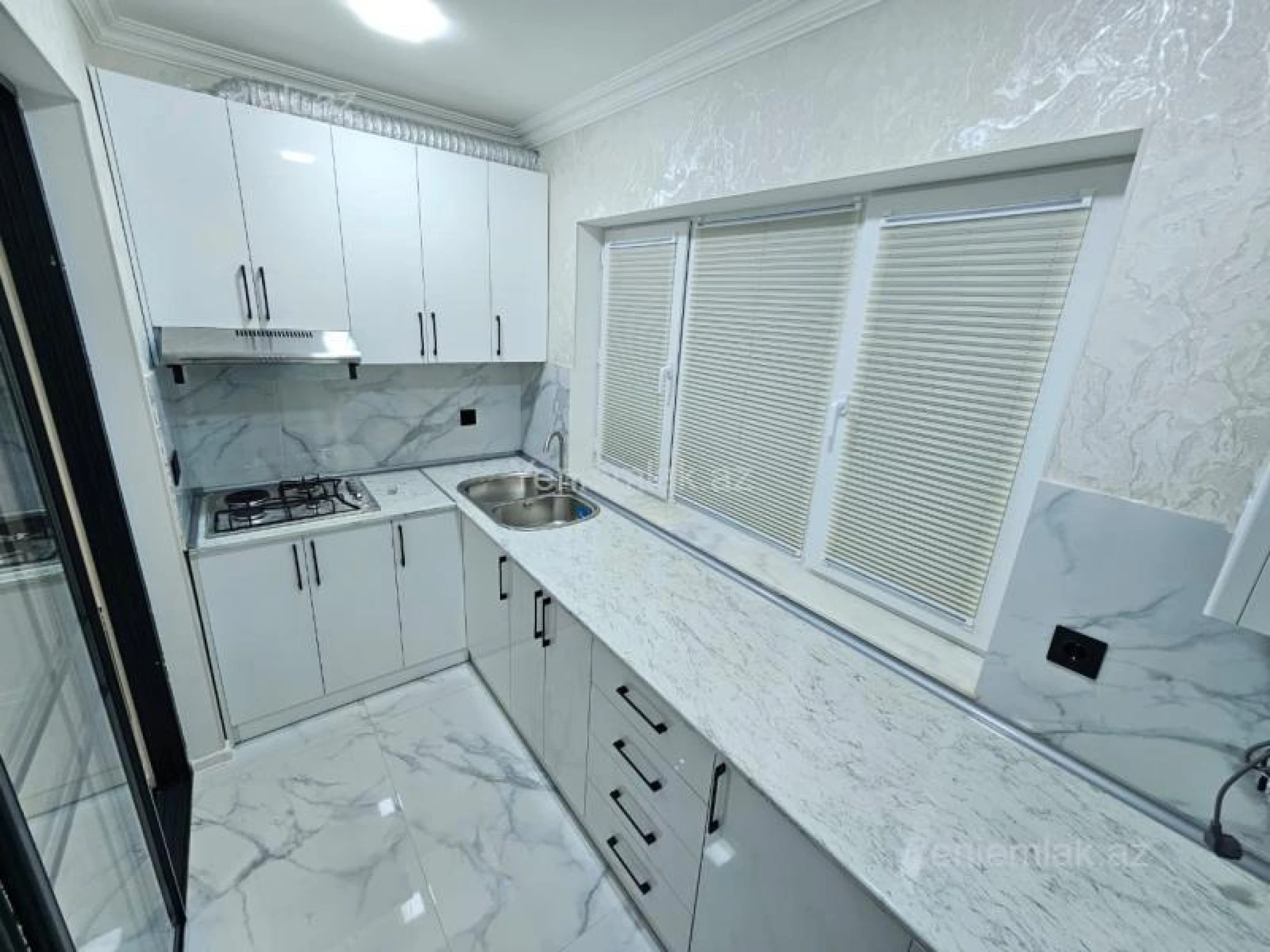 Satılır 2 otaqlı köhnə tikili 40 m²