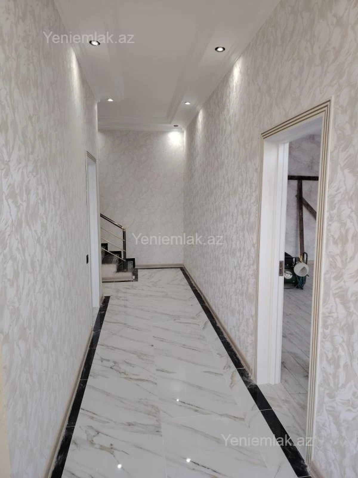 Satılır 5 otaqlı həyət evi 240 m²