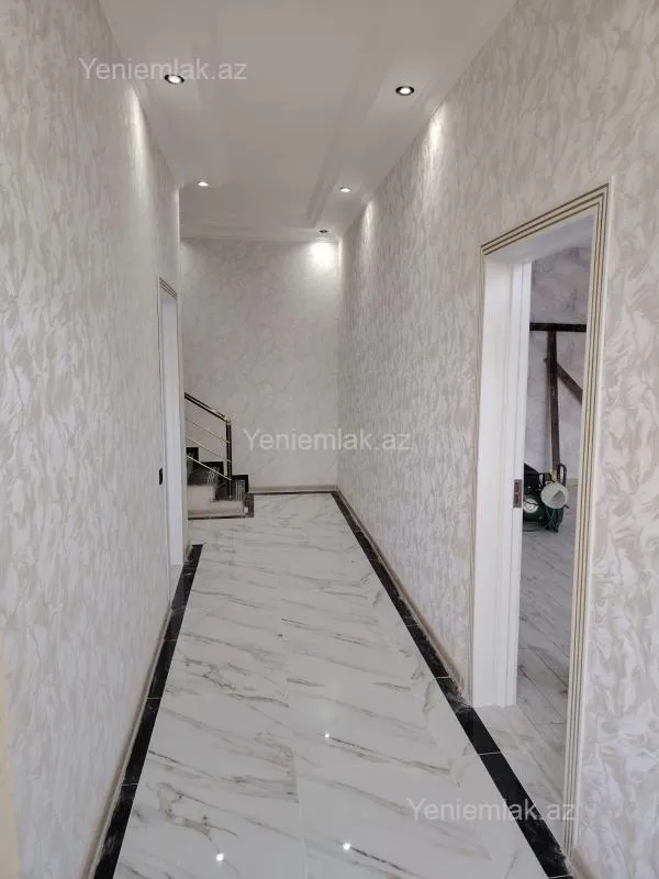 Satılır 5 otaqlı həyət evi 240 m²