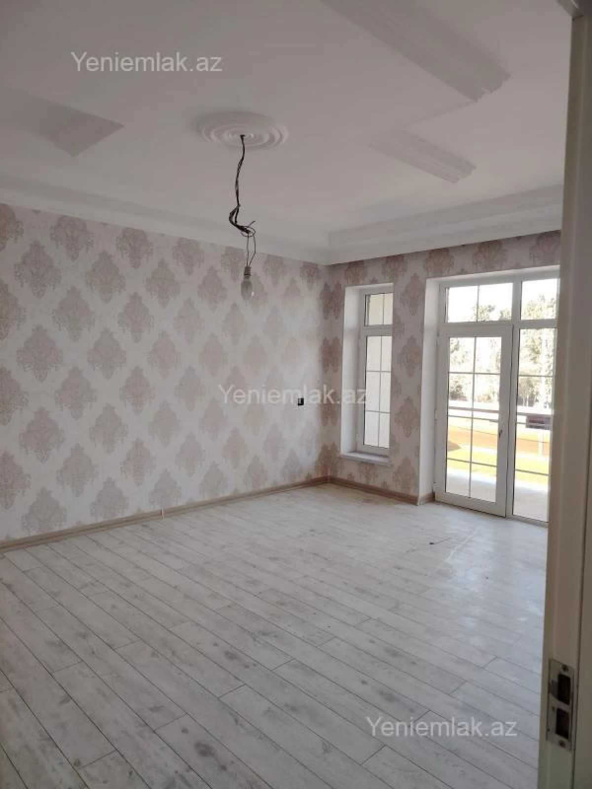 Satılır 5 otaqlı həyət evi 240 m²