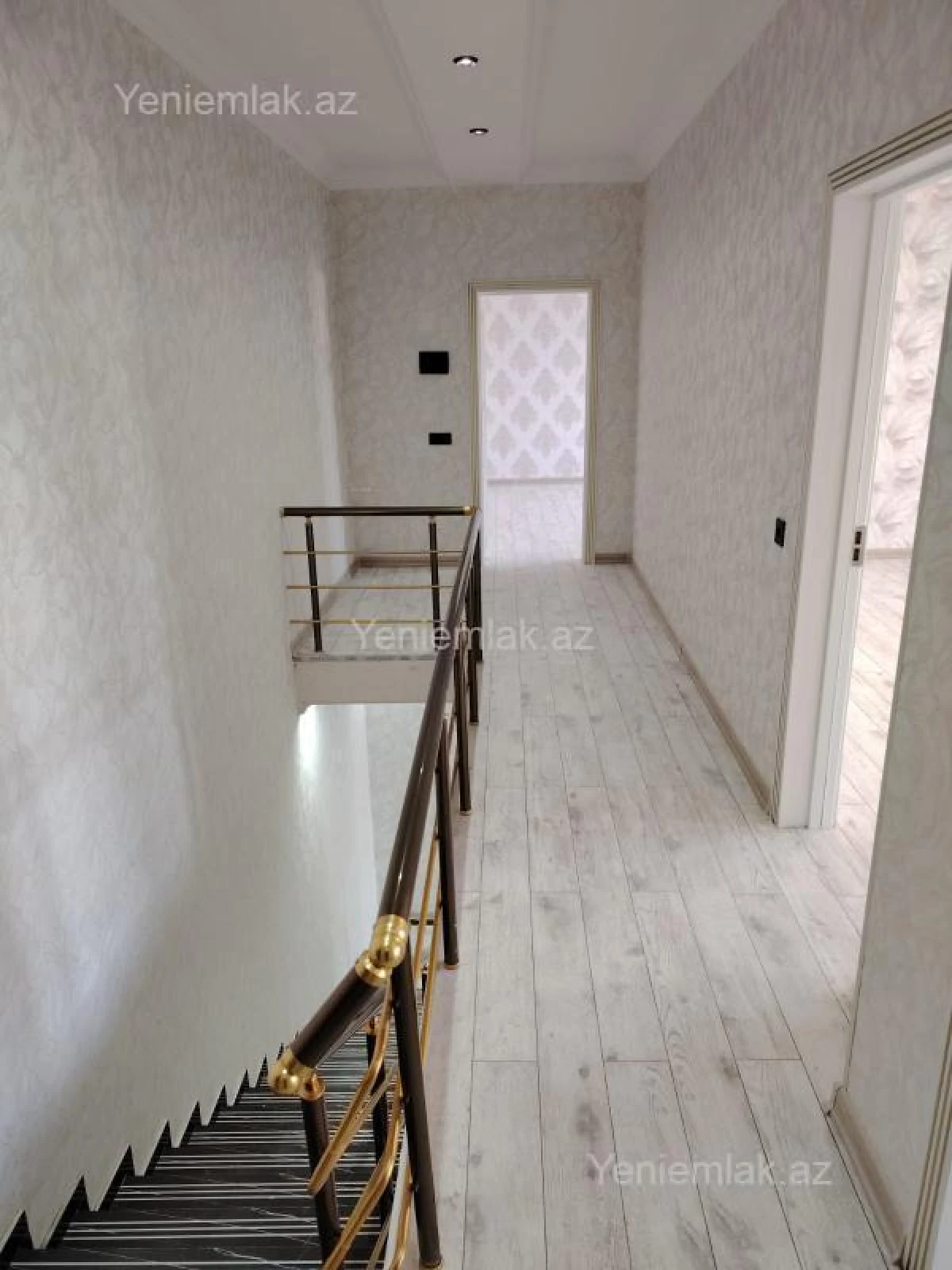 Satılır 5 otaqlı həyət evi 240 m²