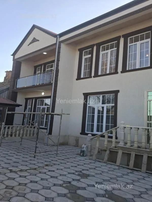 Satılır 5 otaqlı həyət evi 240 m²