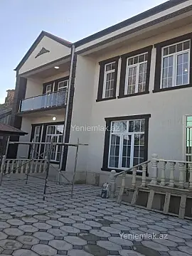 Satılır 5 otaqlı həyət evi 240 m²