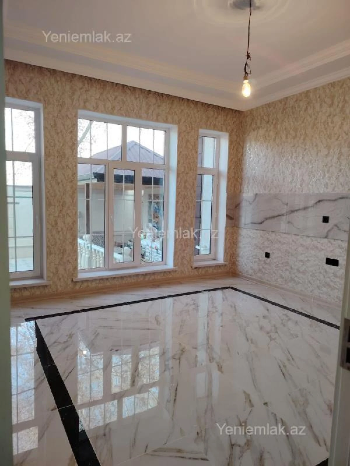 Satılır 5 otaqlı həyət evi 240 m²