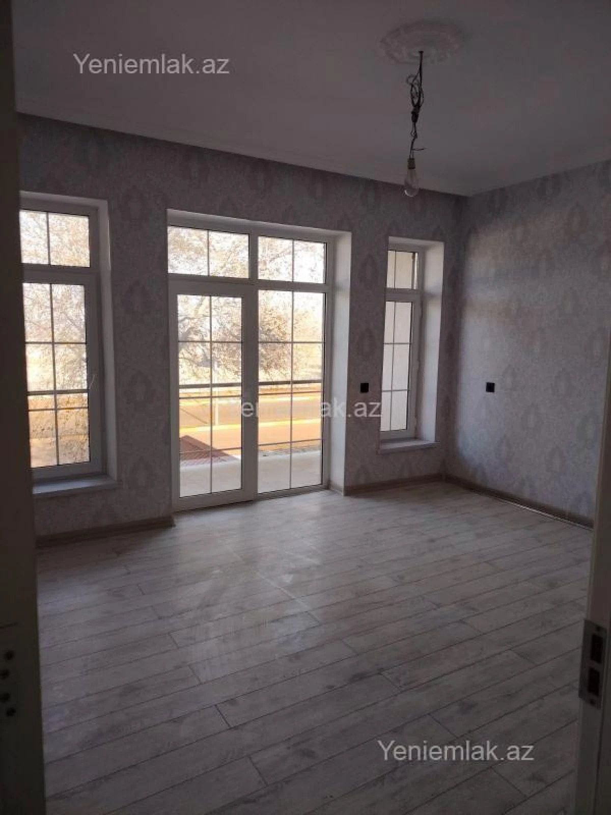 Satılır 5 otaqlı həyət evi 240 m²