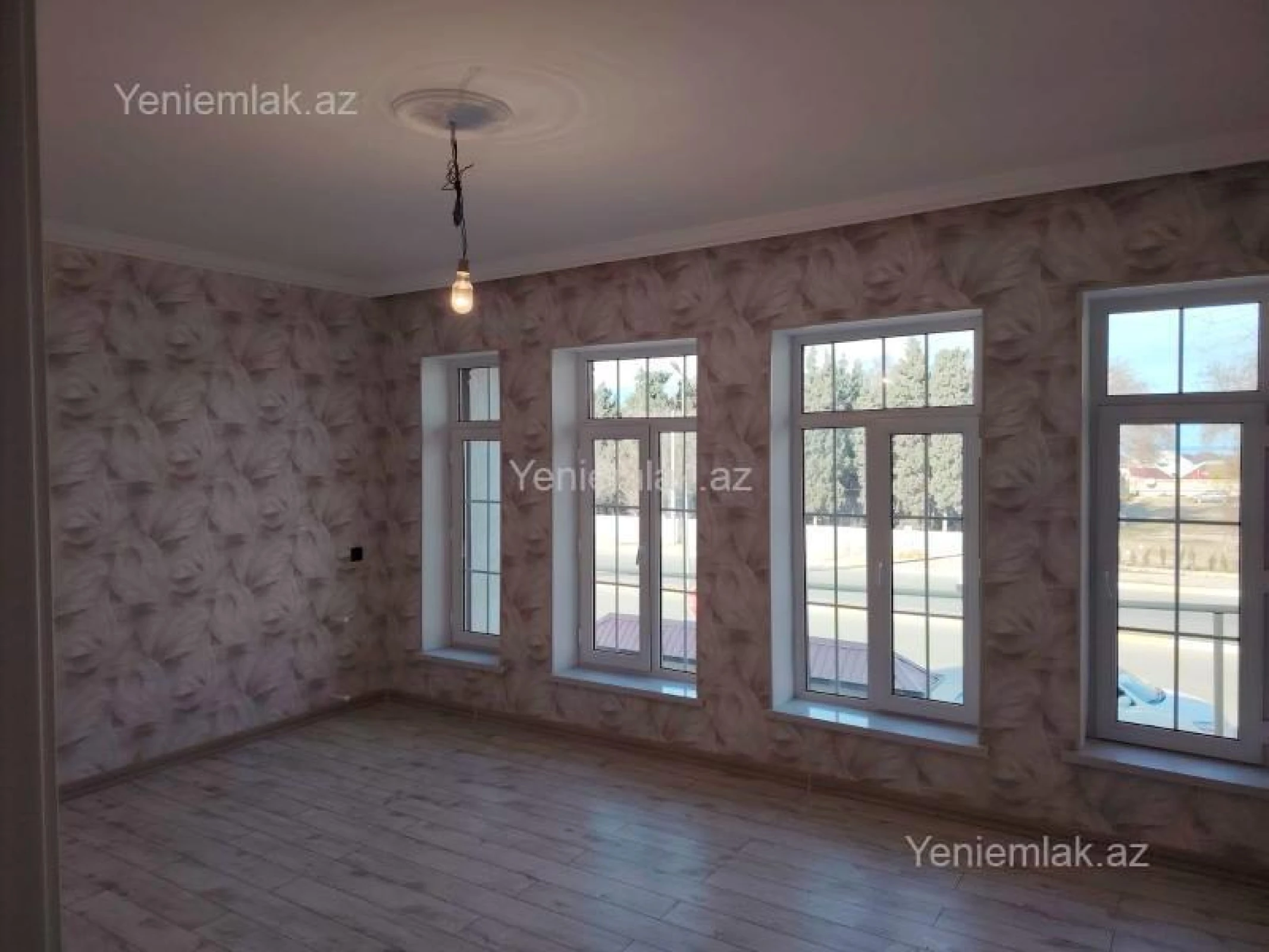 Satılır 5 otaqlı həyət evi 240 m²