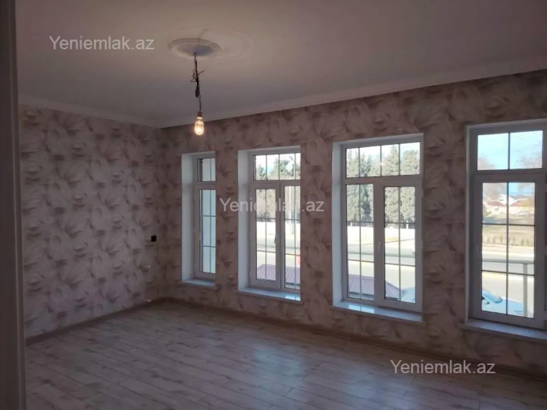 Satılır 5 otaqlı həyət evi 240 m²