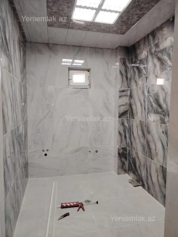 Satılır 5 otaqlı həyət evi 240 m²