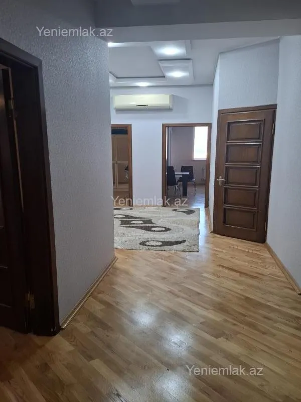 Satılır 5 otaqlı həyət evi 240 m²