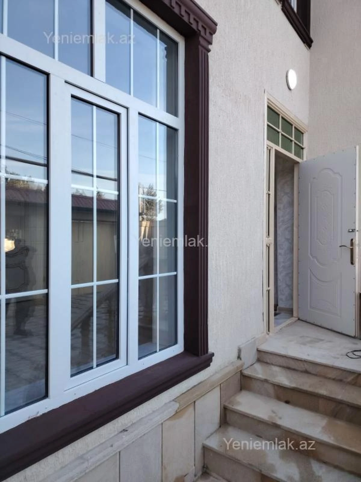 Satılır 5 otaqlı həyət evi 240 m²