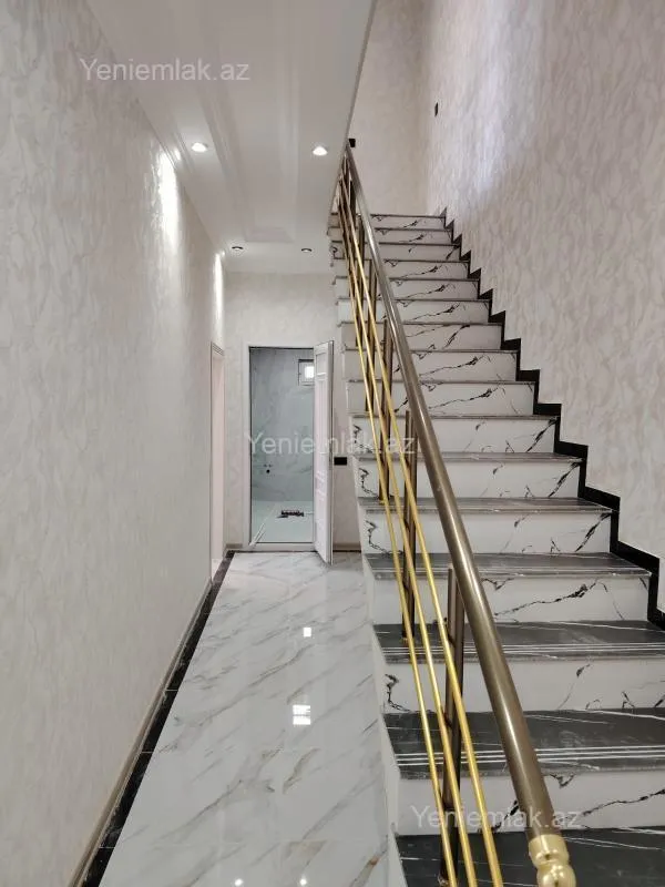 Satılır 5 otaqlı həyət evi 240 m²