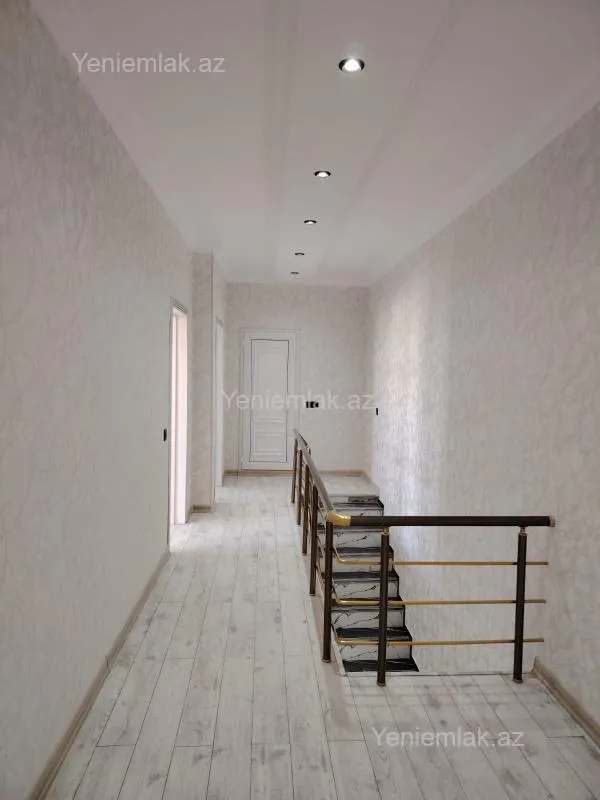 Satılır 5 otaqlı həyət evi 240 m²