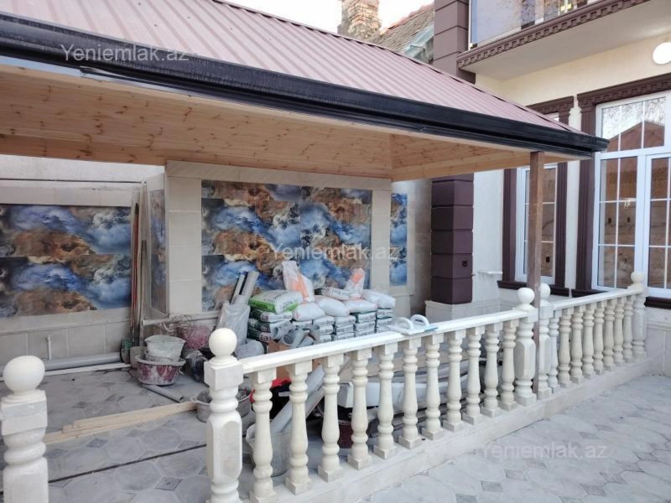 Satılır 5 otaqlı həyət evi 240 m²