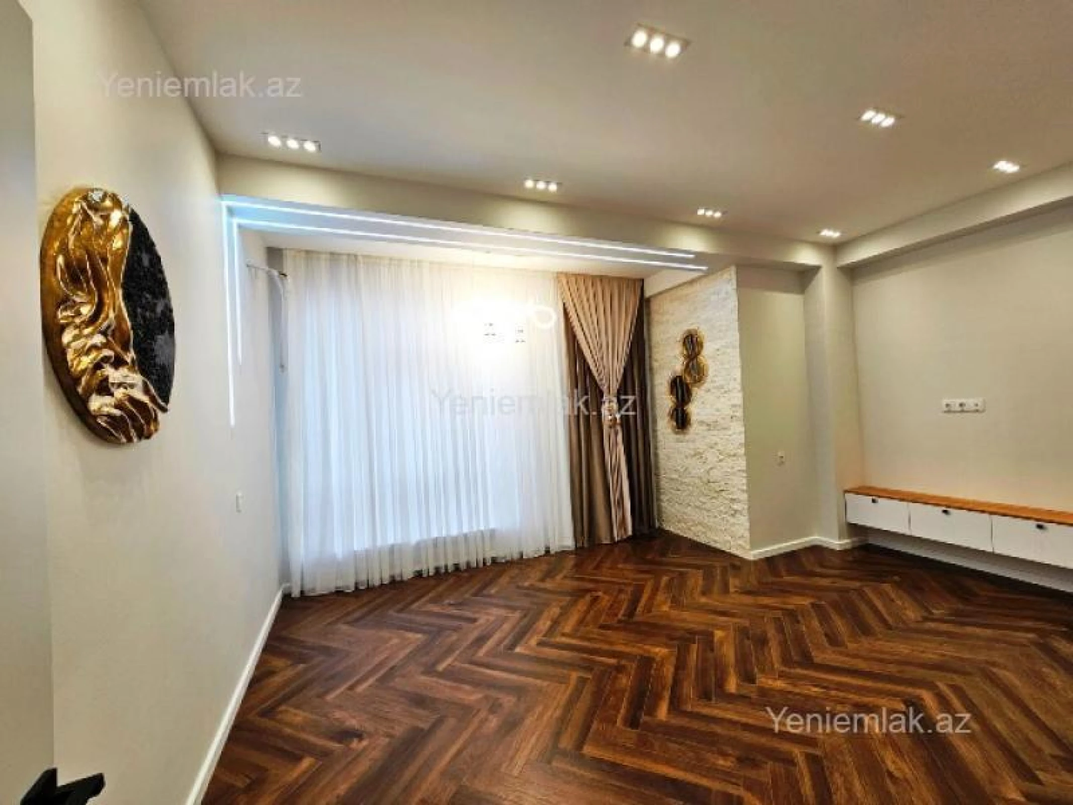 Satılır 3 otaqlı yeni tikili 81 m²