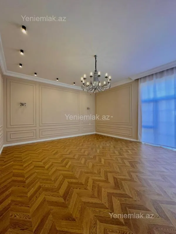 Satılır 5 otaqlı həyət evi 240 m²
