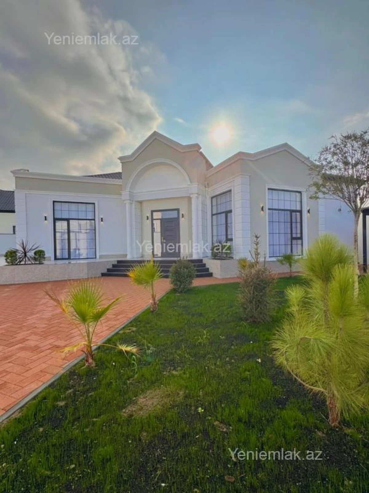 Satılır 5 otaqlı həyət evi 240 m²