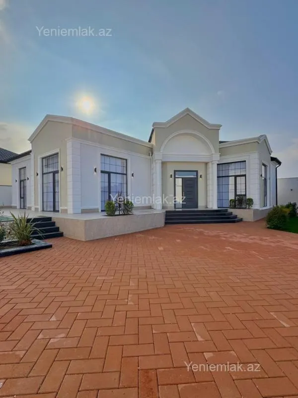 Satılır 5 otaqlı həyət evi 240 m²
