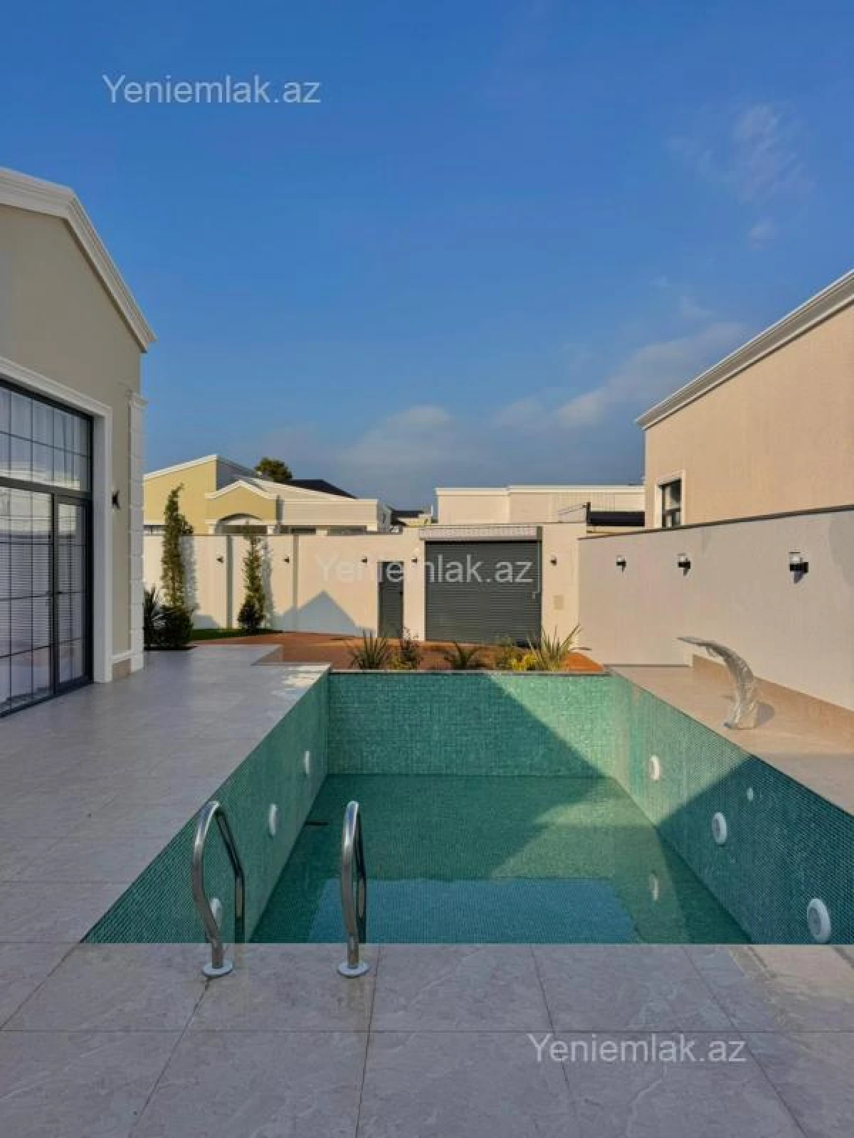 Satılır 5 otaqlı həyət evi 240 m²