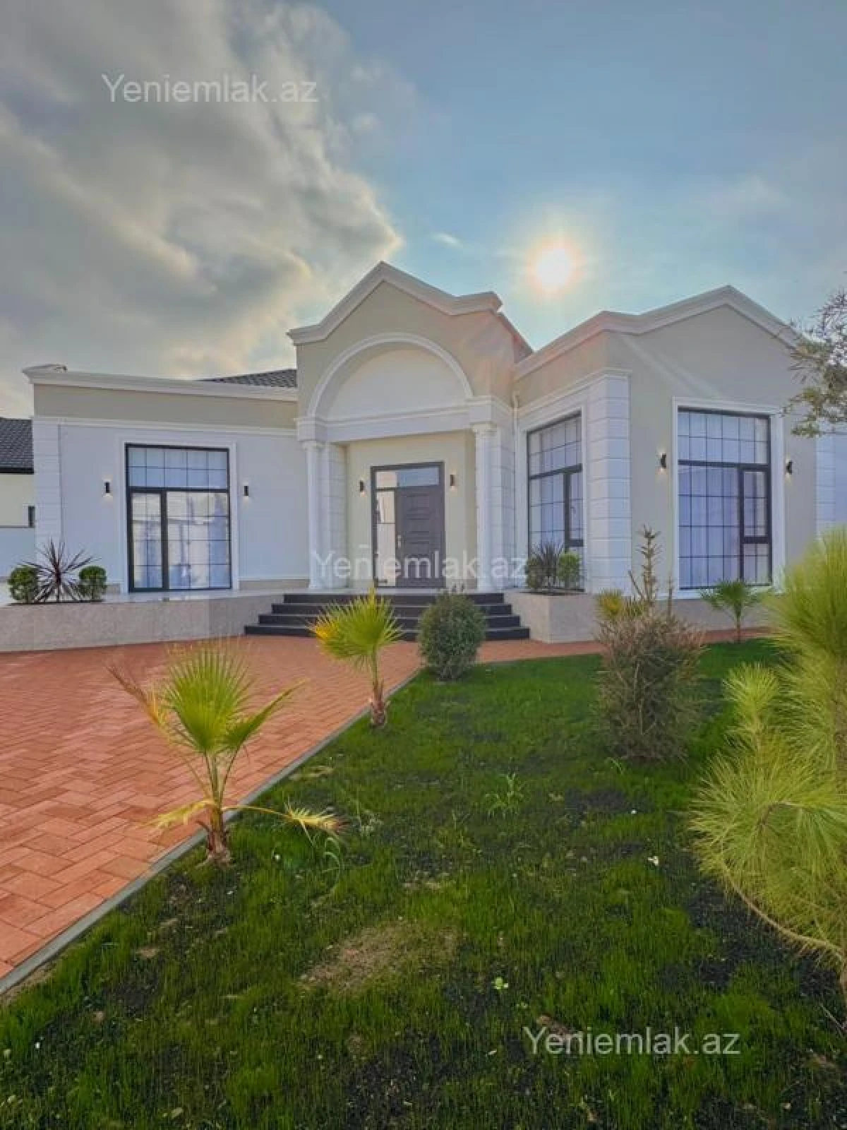 Satılır 5 otaqlı həyət evi 240 m²