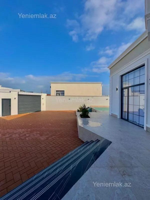 Satılır 5 otaqlı həyət evi 240 m²